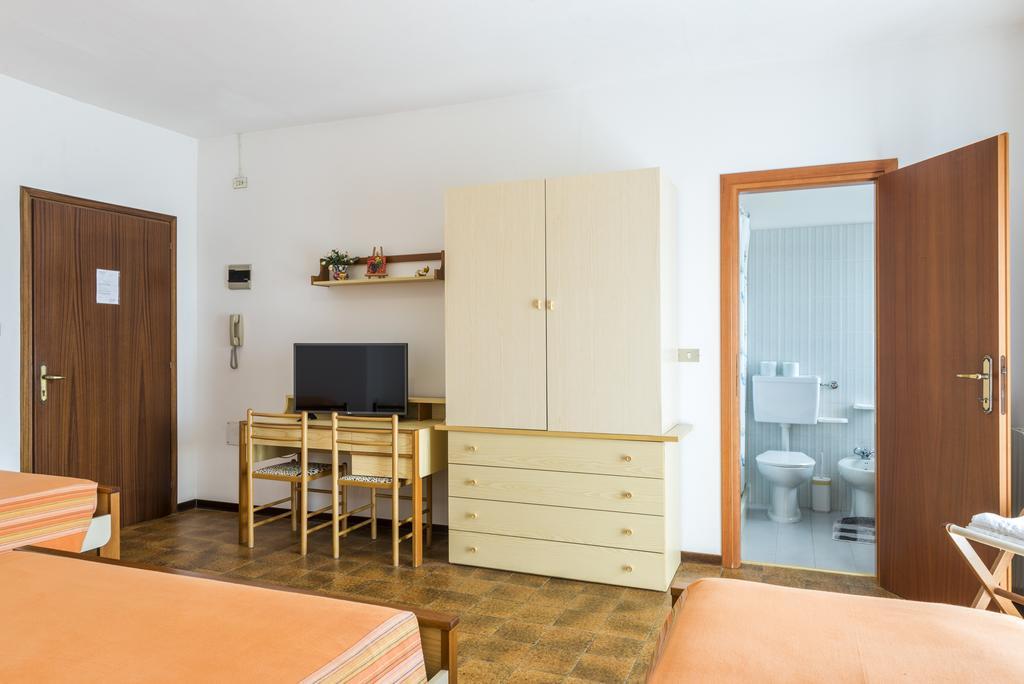 Hotel Cristina San Rocco di Piegara ภายนอก รูปภาพ