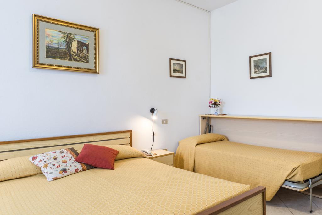 Hotel Cristina San Rocco di Piegara ภายนอก รูปภาพ
