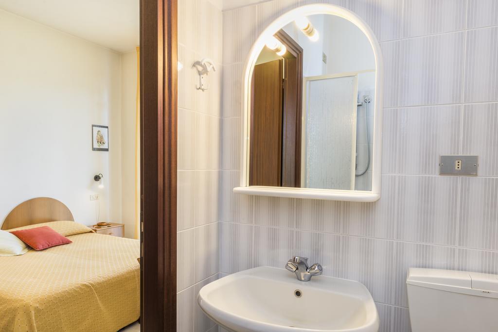 Hotel Cristina San Rocco di Piegara ภายนอก รูปภาพ