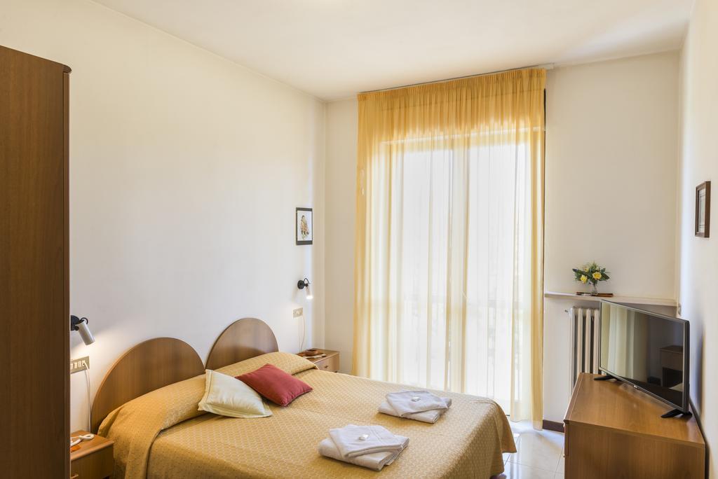 Hotel Cristina San Rocco di Piegara ภายนอก รูปภาพ