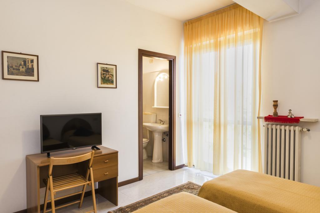 Hotel Cristina San Rocco di Piegara ภายนอก รูปภาพ