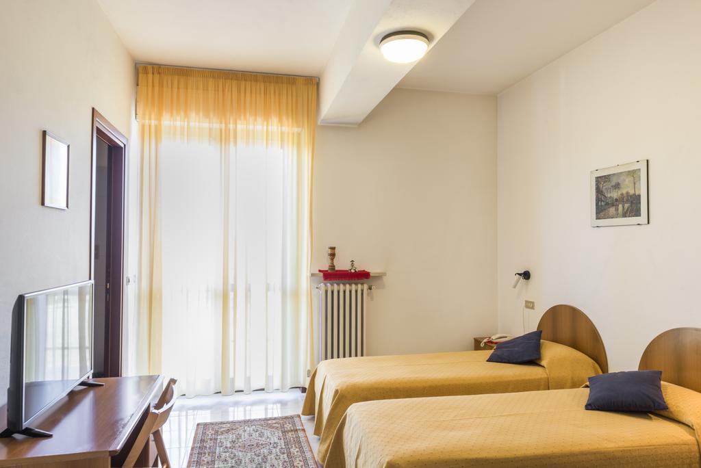 Hotel Cristina San Rocco di Piegara ภายนอก รูปภาพ