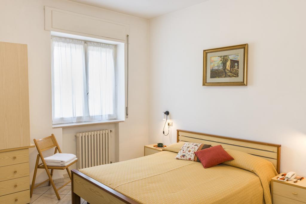 Hotel Cristina San Rocco di Piegara ภายนอก รูปภาพ