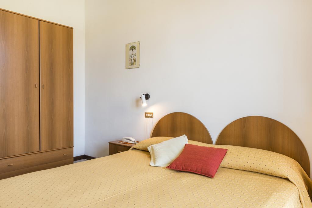 Hotel Cristina San Rocco di Piegara ภายนอก รูปภาพ
