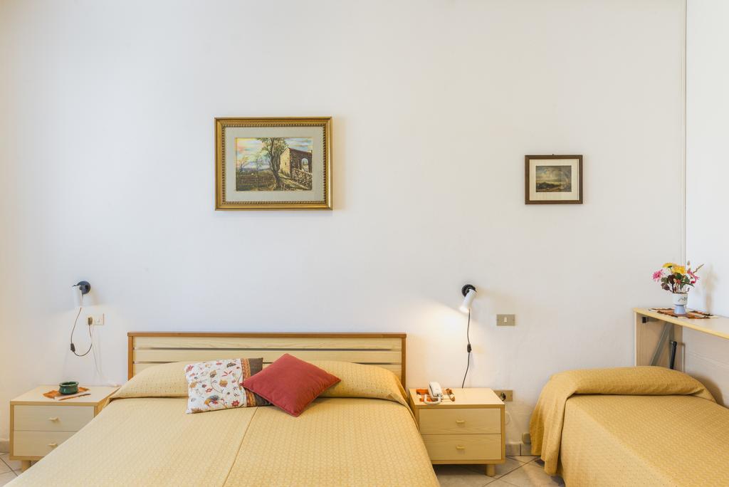 Hotel Cristina San Rocco di Piegara ภายนอก รูปภาพ