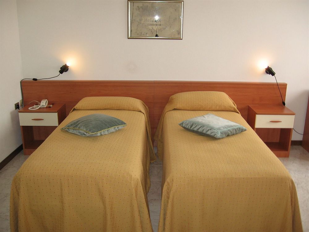 Hotel Cristina San Rocco di Piegara ภายนอก รูปภาพ