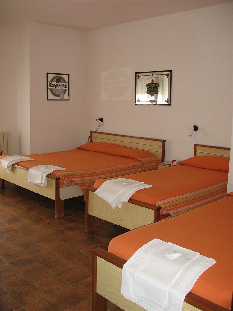 Hotel Cristina San Rocco di Piegara ภายนอก รูปภาพ
